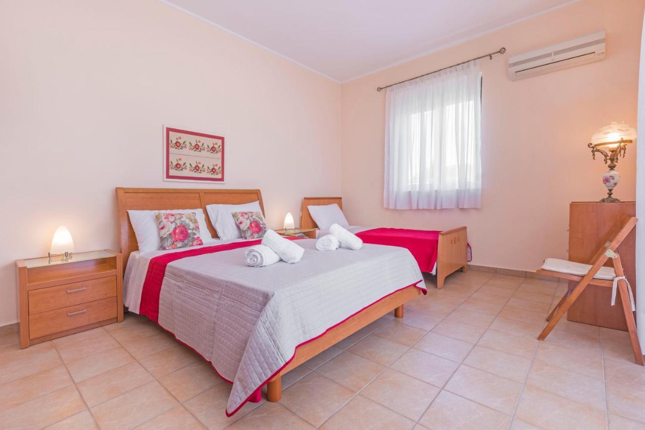 הוילה איקסיה Lina'S Amazing House In Ialysos מראה חיצוני תמונה